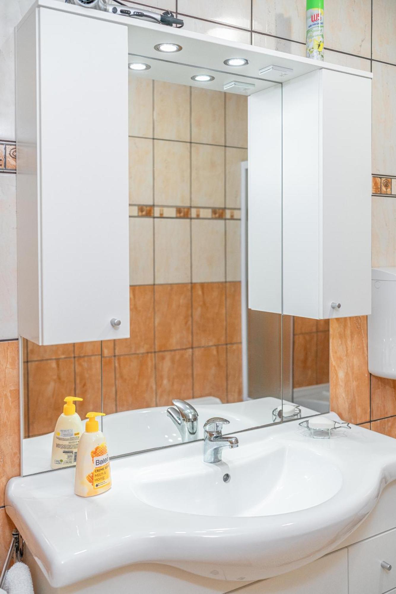 Adria Sun Apartments Vodice Bilik gambar
